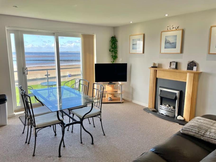 Beachfront Bliss With Spectacular Views Llanelli Eksteriør bilde